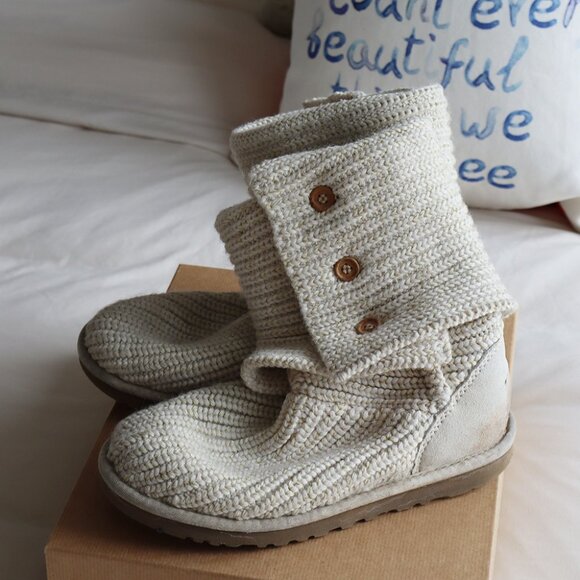 UGG Classic Cardi in Cream - Picture 2 of 8